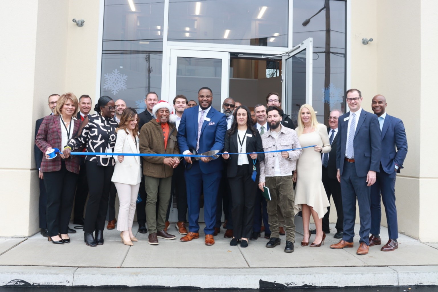 Community leaders join with Cavity Bank team members to cut the ribbon on the new financial center at Grant Avenue. 